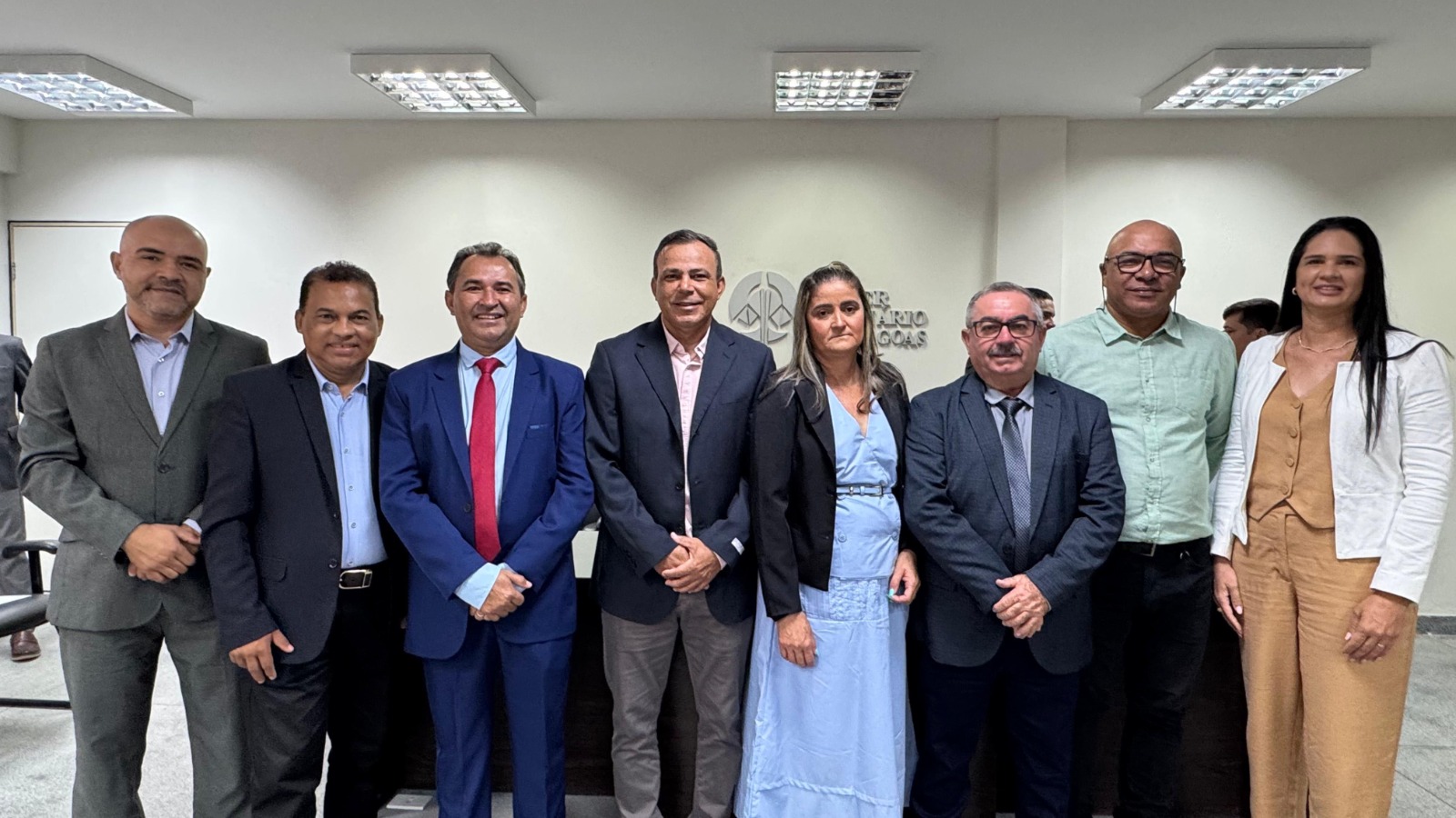 Prefeito eleito, vice e vereadores são diplomados